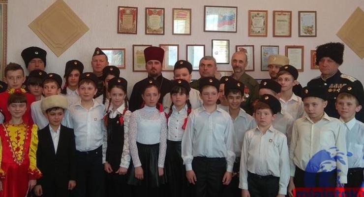 В школе Алчевска будут изучать традиции "казачьего народа"