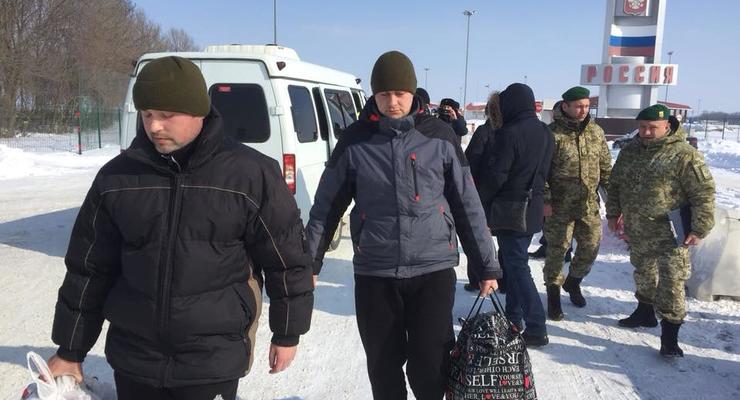 В Украину вернулись похищенные РФ пограничники