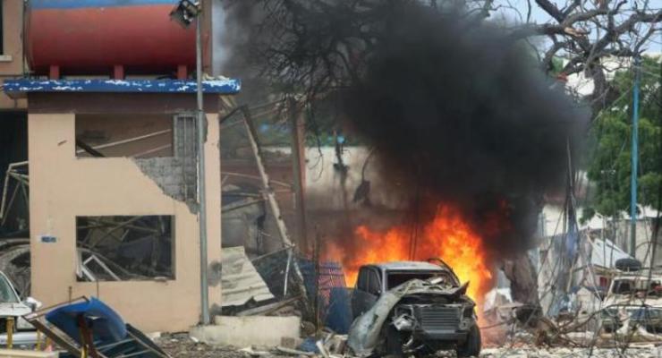 В Сомали смертник взорвал машину на военной базе, есть жертвы
