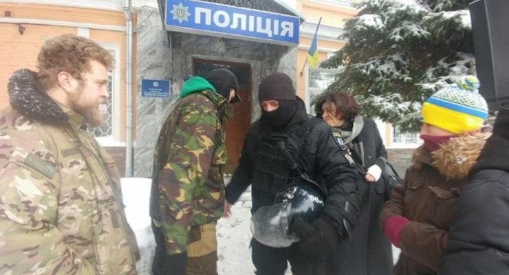 В Киеве активисты требуют освобождения задержанных
