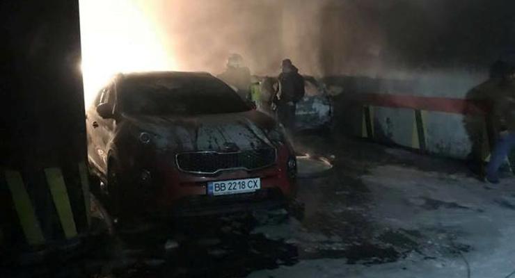 В Киеве в подземном паркинге сгорели пять автомобилей