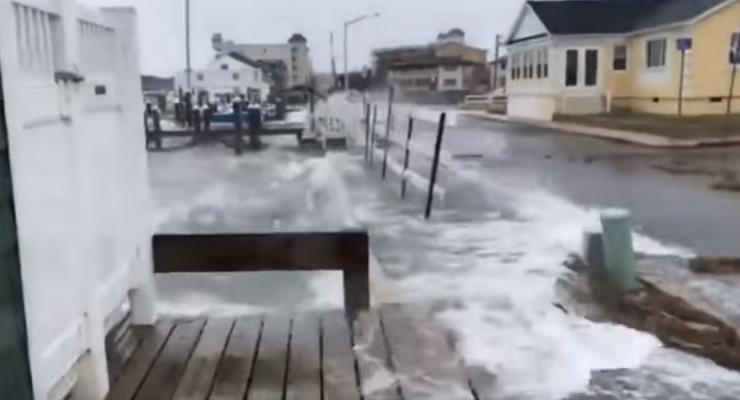 Последствия шторма в США показали на видео