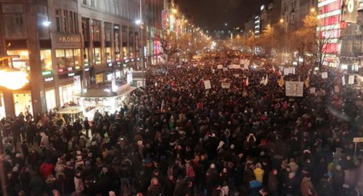 В Чехии люди вышли на антикоммунистические митинги