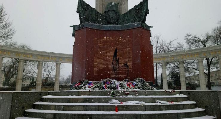 В центре Вены осквернили советский памятник