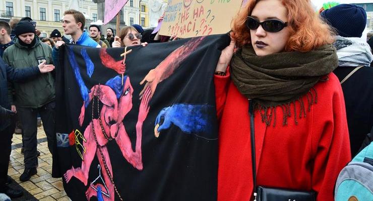 В Киеве участницы марша за права женщин заявили о нападении