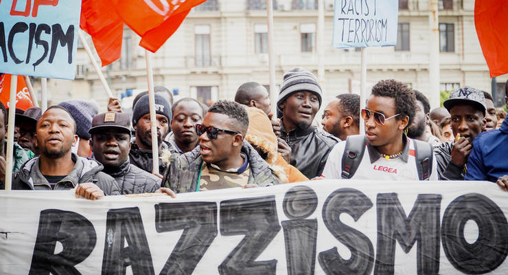 Во Флоренции тысячи протестовали против расизма
