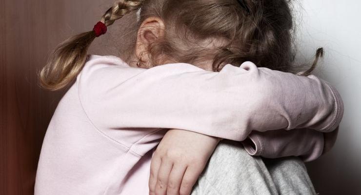 Суд Киева на 14 лет посадил отца-насильника девочки-инвалида