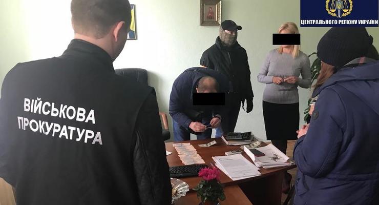 В Киеве на взятке задержали замначальника районной налоговой