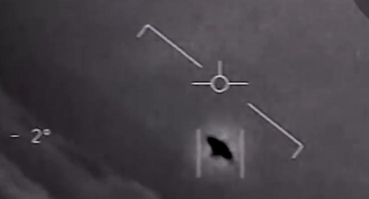 Появилось видео преследования НЛО истребителями США