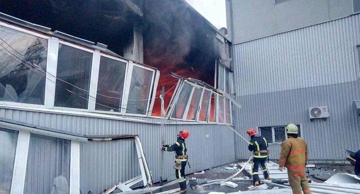 В Киеве ликвидировали масштабный пожар на складе
