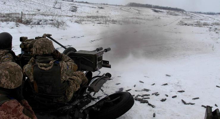 Штаб: Из-за обстрелов ранен один украинский боец