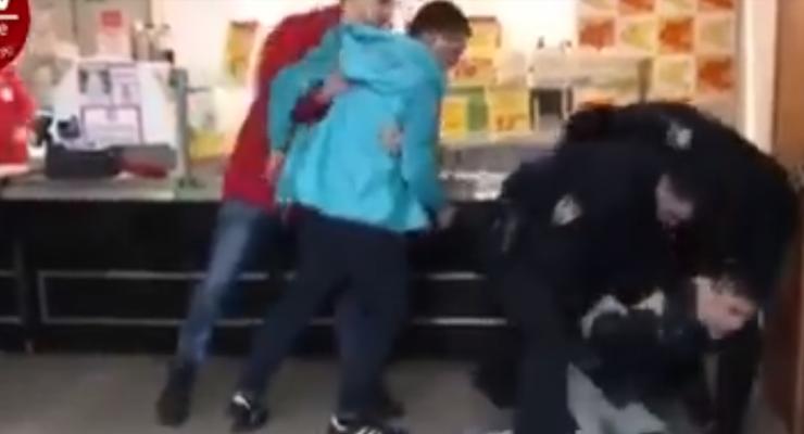 В киевском супермаркете подростки устроили погром