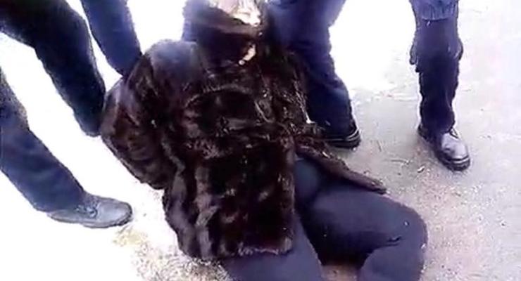 В Киеве замерзал ребенок, пока пьяная тетя спала в снегу