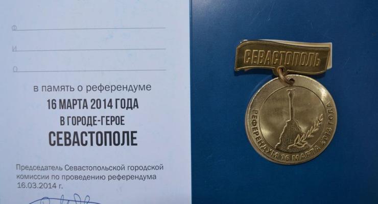 На Керченской переправе застряло авто с медалями оккупантов