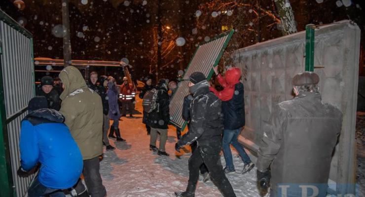 Протестам против застройки в Киеве помешала полиция и титушки
