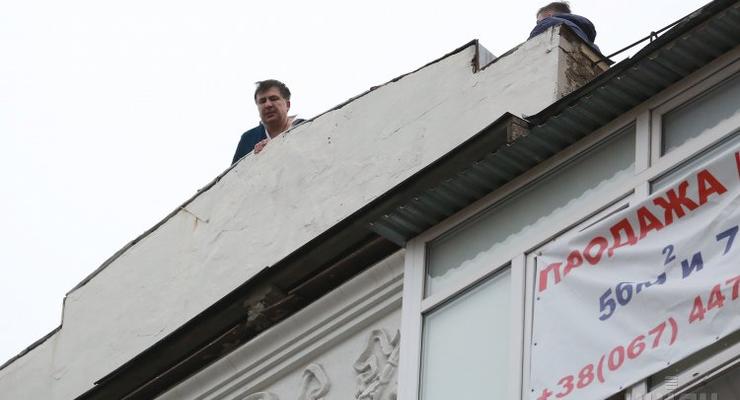 На крыше "дома Саакашвили" нашли элитные туфли