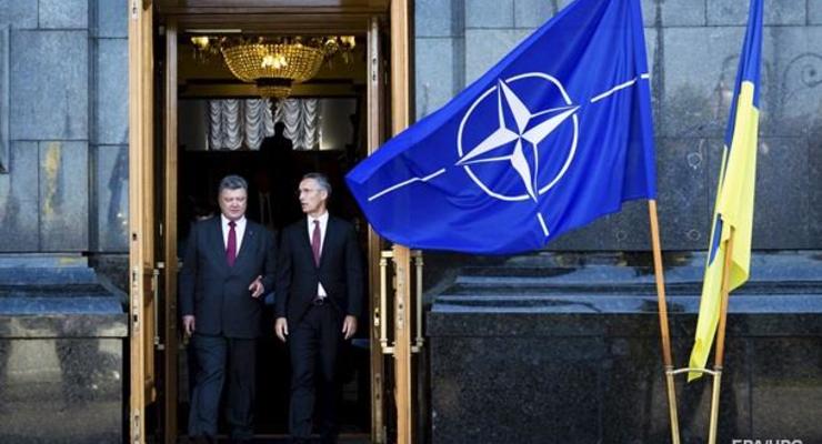 Украина вступит в НАТО в течение 10 лет - Порошенко