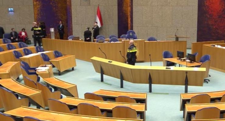 В парламенте Нидерландов пытался повеситься мужчина
