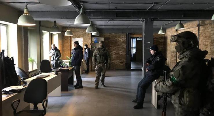 На базе Азова изымали документы о завладении имуществом - полиция