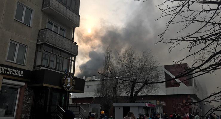 В Кемерово горит крупный торговый центр, много погибших
