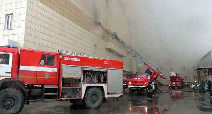 При пожаре в ТЦ в Кемерово погибли 37 человек