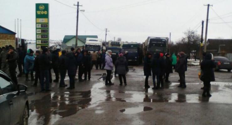 Дорогу из Николаева в Кропивницкий блокируют протестующие
