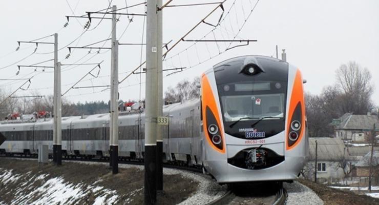 Укрзализныця назначила 12 дополнительных поездов на Пасху