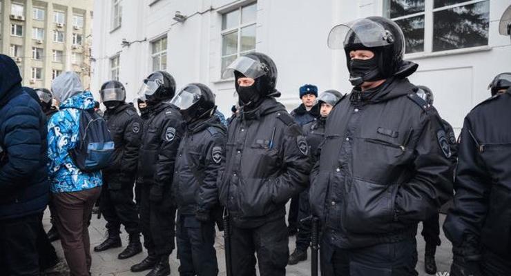 Власти Кемерово два дня не снимают оцепление с центральной площади