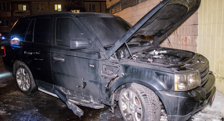 В Киеве взорвали Range Rover: пострадал владелец