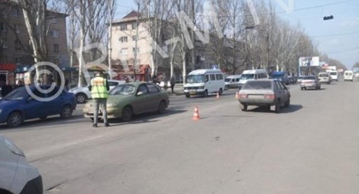 В Мелитополе мужчину сбили сразу два авто: он выжил