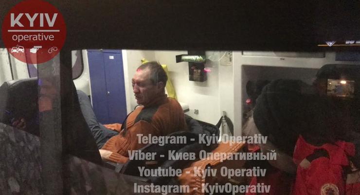 В Киеве пьяный пассажир с ножом напал на таксиста