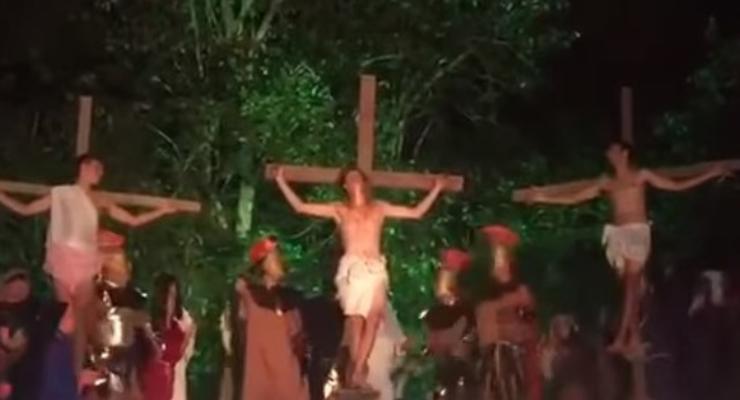 В Бразилии зритель сорвал библейский спектакль, решив "спасти Христа"