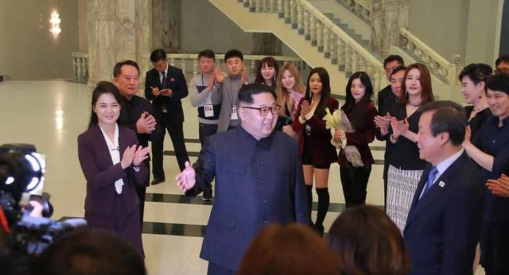 Ким Чен Ын высоко оценил концерт музыкантов из Южной Кореи