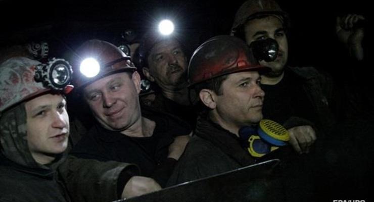 На Луганщине в шахте заблокированы сотни горняков