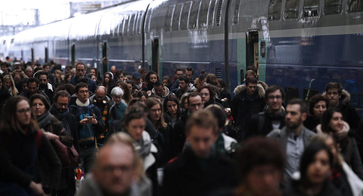 Во Франции начались масштабные протесты железнодорожников