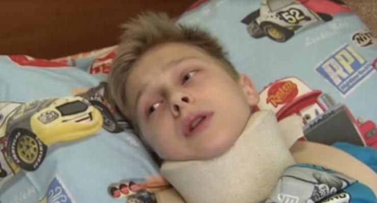 В Киеве школьники избили одноклассника, сломали позвоночник