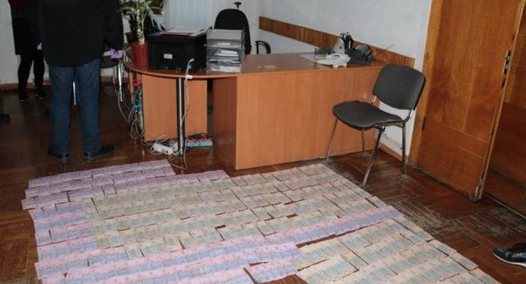 В Харькове подполковник полиции требовал $10 тысяч взятки