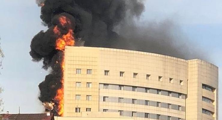 В Стамбуле загорелась больница
