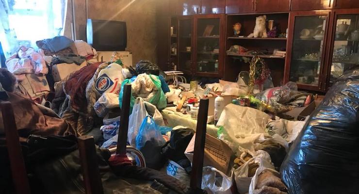 В Кропивницком старушка накопила в квартире тонны мусора