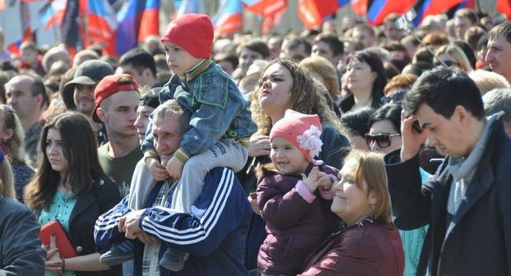В оккупированном Донецке прошел марш в "годовщину" ДНР