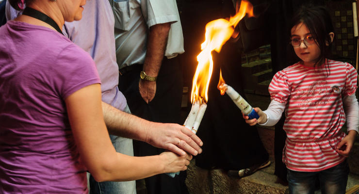 В Иерусалиме сошел Благодатный огонь