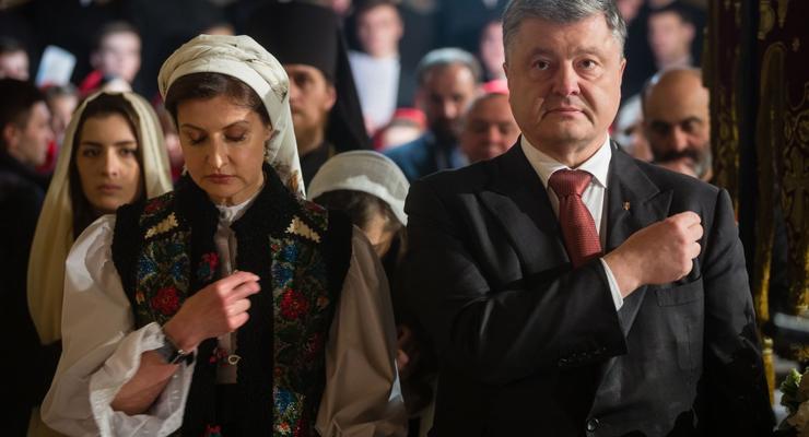 Порошенко с супругой помолились за Украину