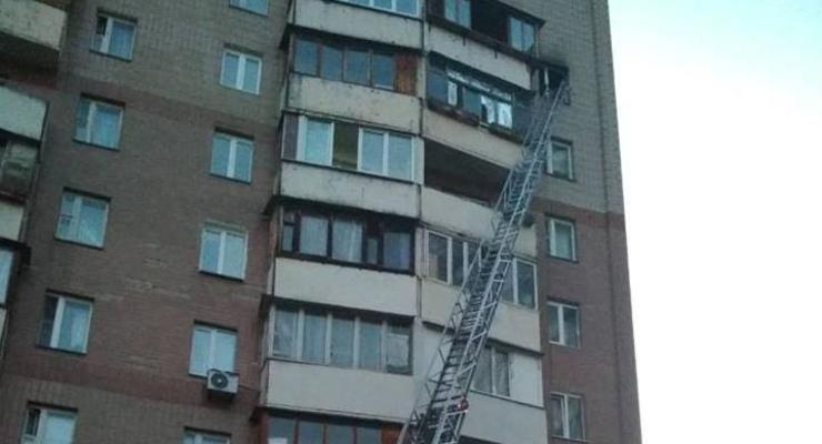 В Киеве в многоэтажке возник пожар