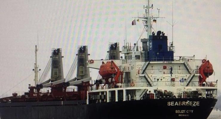 Киев арестовал судно РФ за добычу песка в Крыму