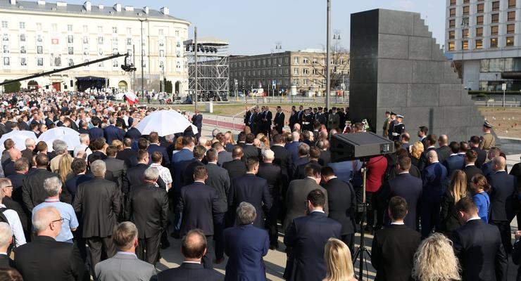 В Варшаве открыли памятник жертвам Смоленской катастрофы