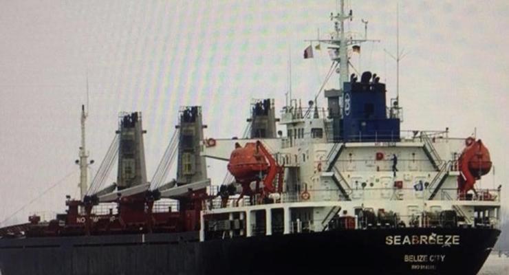 В РФ отрицают, что арестованное в Южном судно везло песок на Крымский мост
