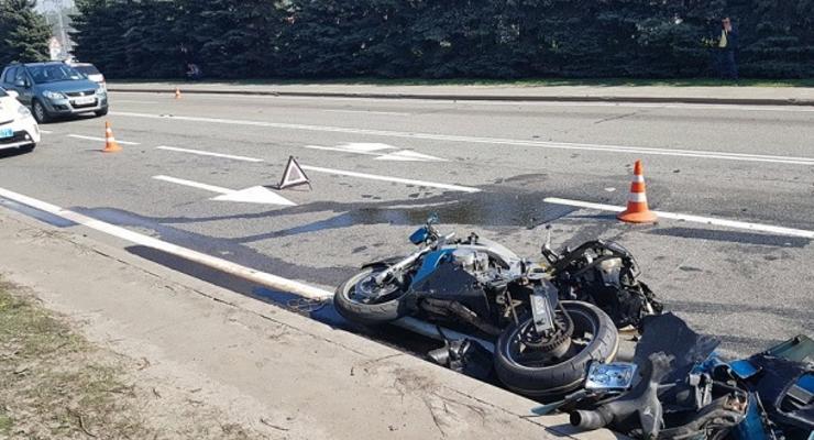 Полицейский на конфискованном мотоцикле разбил три авто