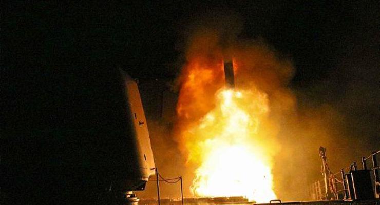 США показали запуск ракеты Томагавк по Сирии