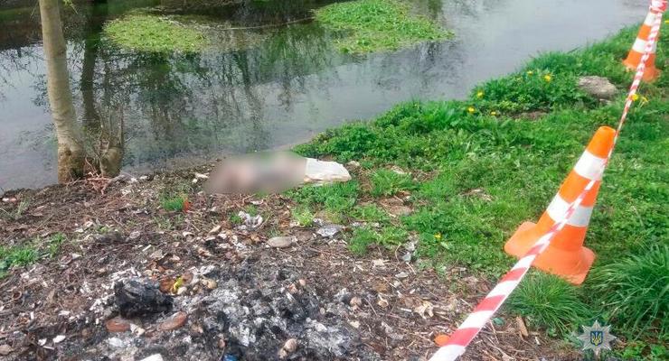 На Буковине на берегу реки нашли пакет с телом младенца