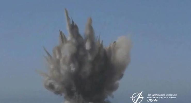 Появилось видео, как ракета Ольха поражает цель